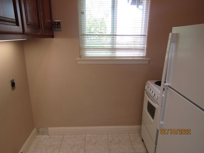 Building Photo - Orcutt Single Story Private Entry Granny Unit
