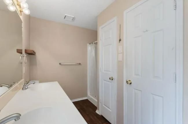 Building Photo - 921 Bayfield Dr