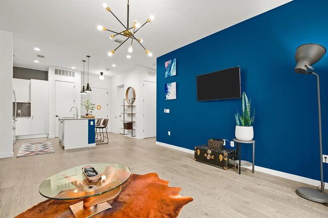 Building Photo - 800 Embassy Dr