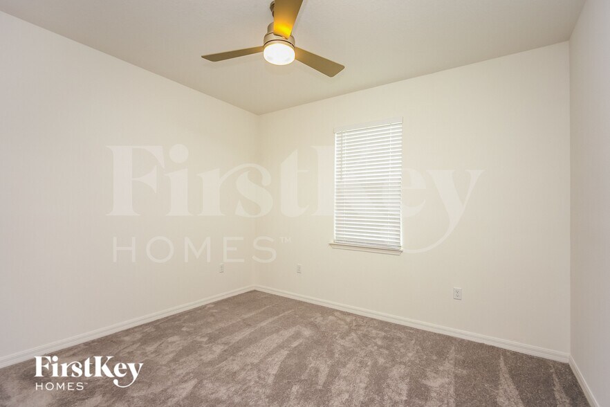 Building Photo - 336 Corbel Ln
