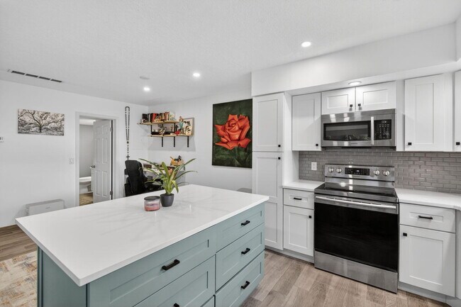 Building Photo - 110 N Delaware Blvd