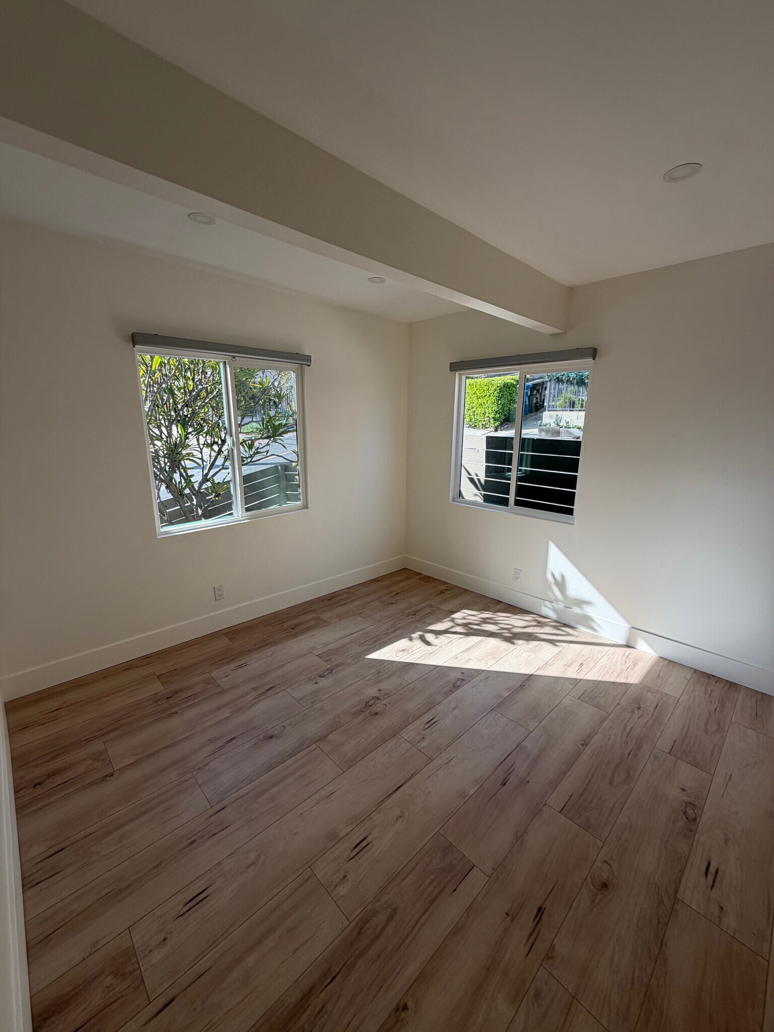 Building Photo - 2113 Montana St