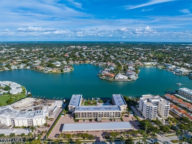 Building Photo - 3200 Gulf Shore Blvd N