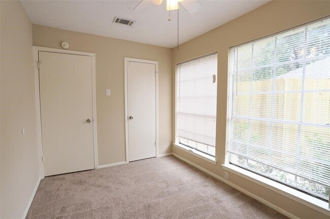 Building Photo - 11011 Shadowfield Dr