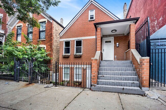 Building Photo - 1649 W 21st St