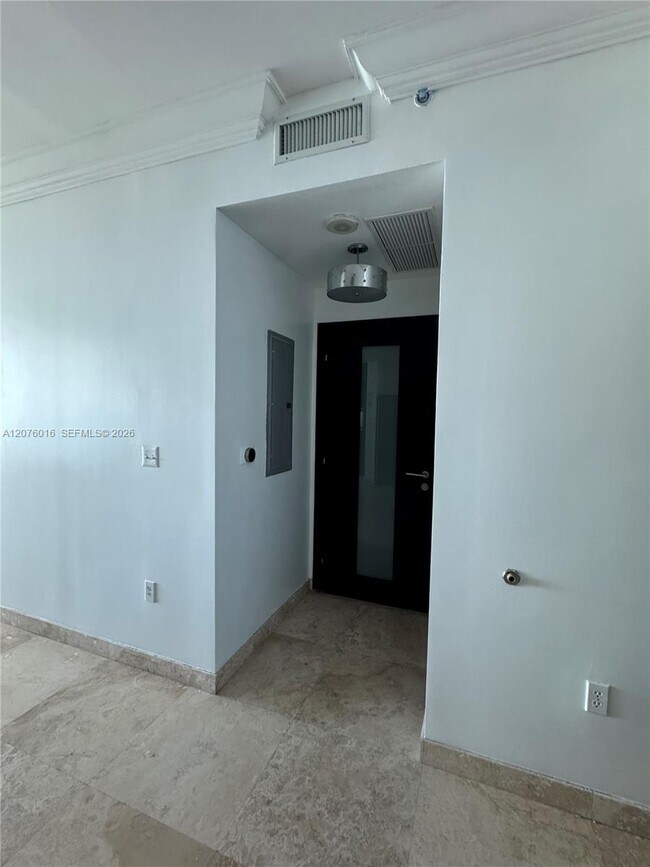 Building Photo - 900 Biscayne Blvd