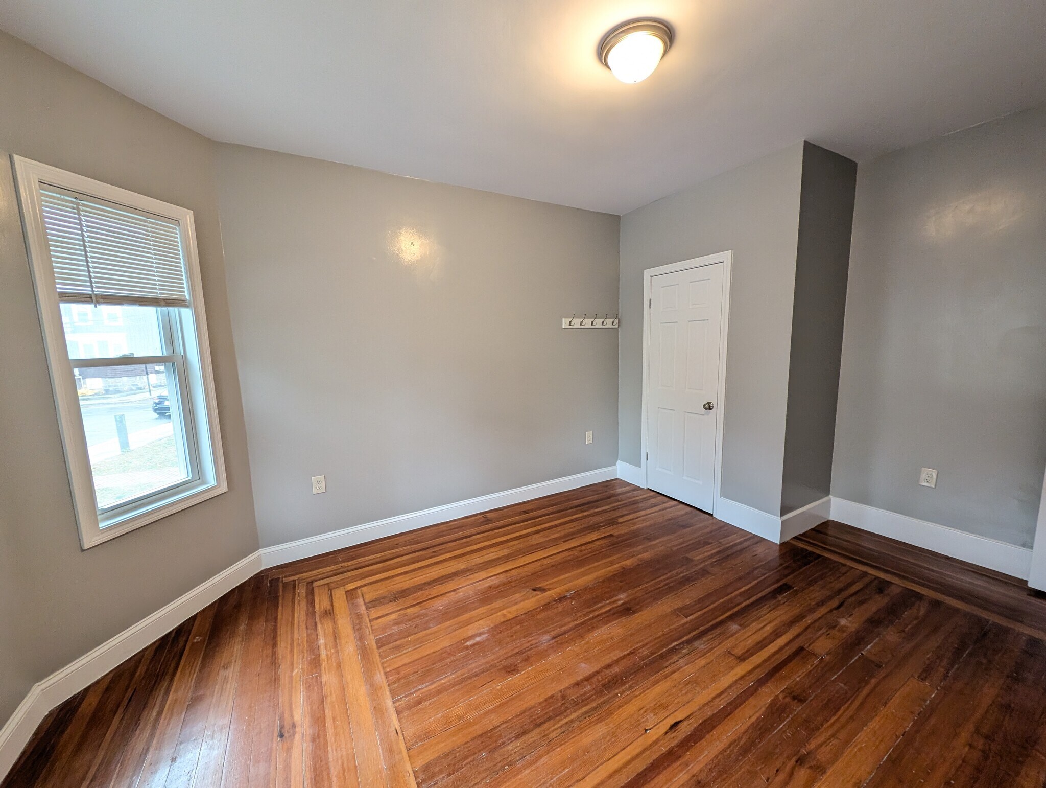 Building Photo - 71 Easton St