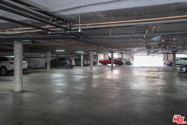 Building Photo - 331 S Gramercy Pl
