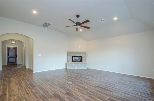 Building Photo - 4 bedroom home in Brighton Village