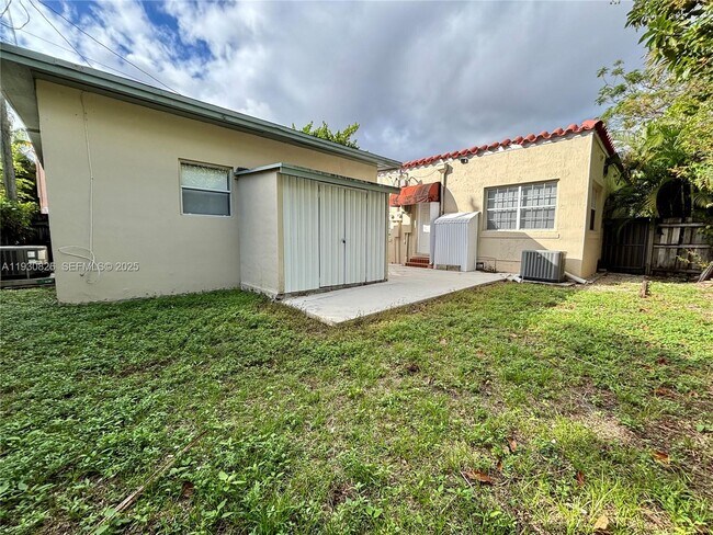 Building Photo - 1654 SW 14th Terrace