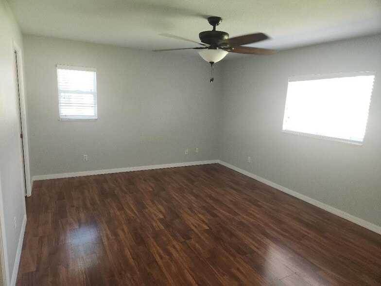 Master bedroom - 2536 SW 24th Ct