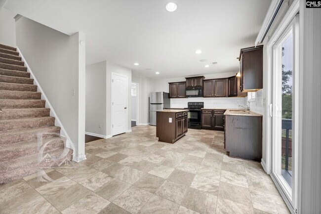 Building Photo - 629 Kimpton Dr