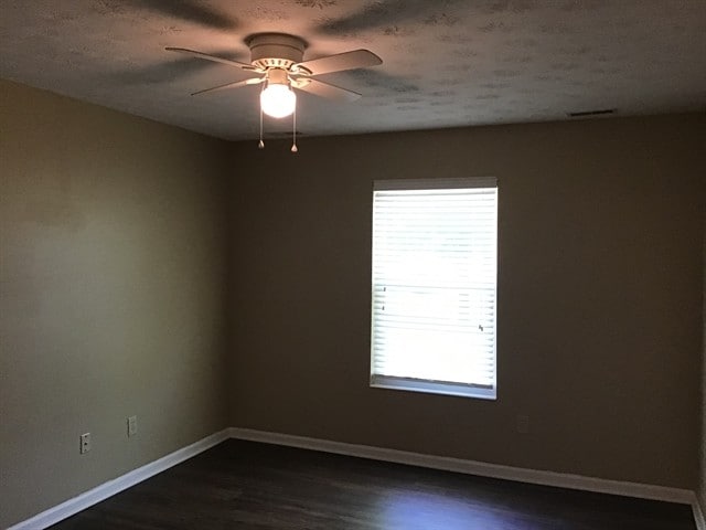 Building Photo - 19 Pond Ln