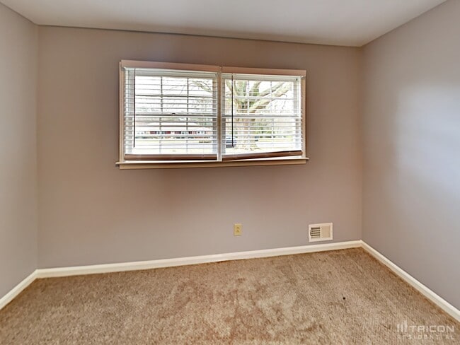 Building Photo - 490 Rocky Creek Dr