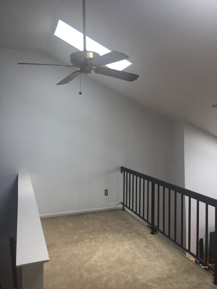 Building Photo - 1221 Eagles Ridge Dr