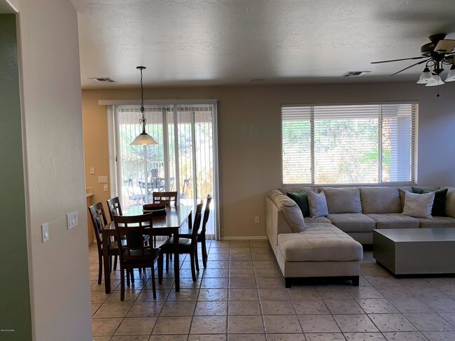 Building Photo - 4365 N Sunset Cliff Dr