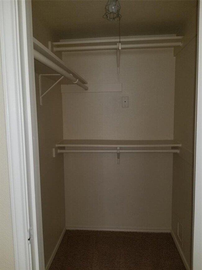 Building Photo - 1306 Danbury Square