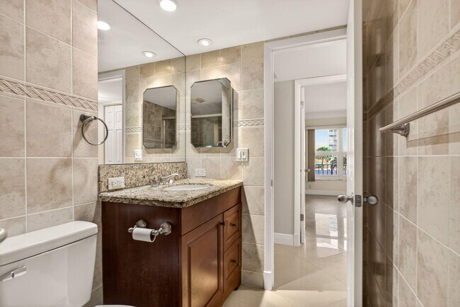Building Photo - 405 N Ocean Blvd