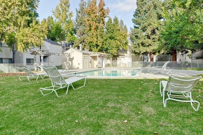 Building Photo - 2 bedroom 2 bath Condo in great neighborhood $3500