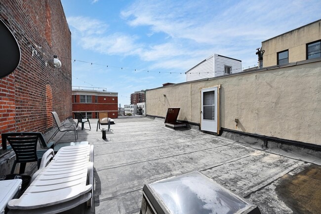 Building Photo - 354 1st St