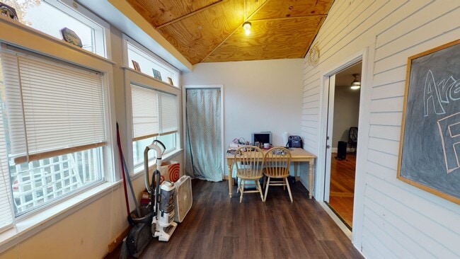 Building Photo - Charming 1BR + Bonus Sunroom - Near Yale, ...