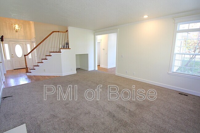 Building Photo - 85 S Linder Rd