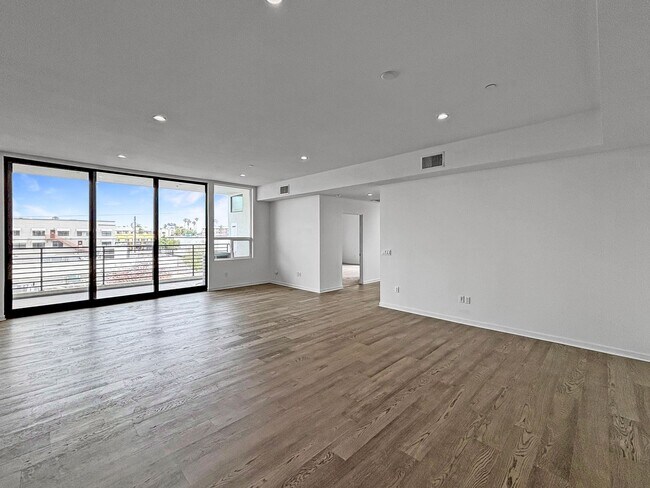 Building Photo - Modern 2BD/2BA Condo in North Park W/ High...