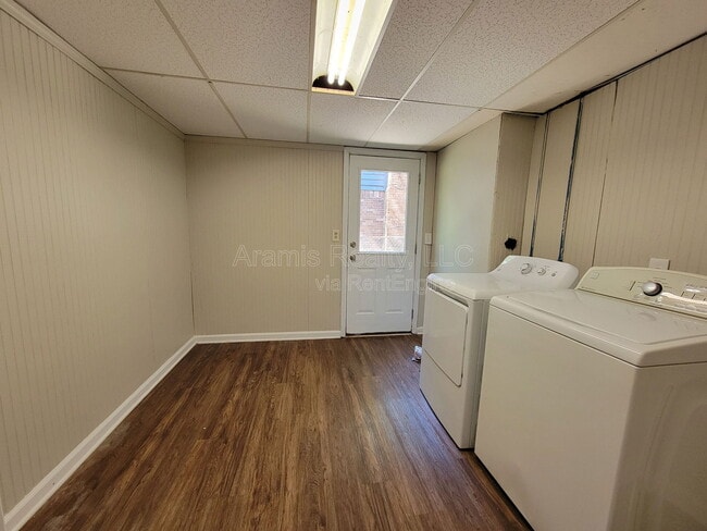 Building Photo - 2506 Windmere Dr NW