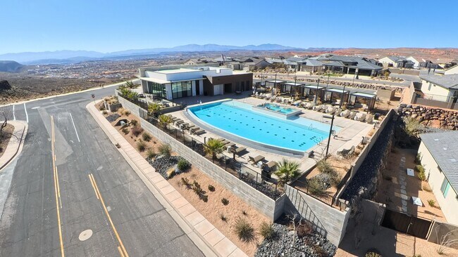 Building Photo - 1544 N Daylight St