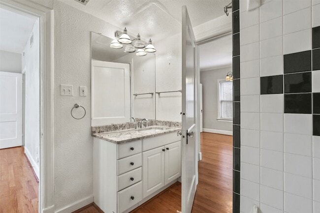 Building Photo - 6166 Oram St