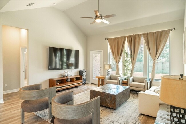 Building Photo - 29023 Laurel Grove Ln