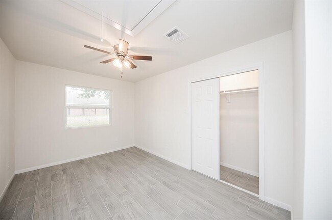 Building Photo - 5044 Mallow St
