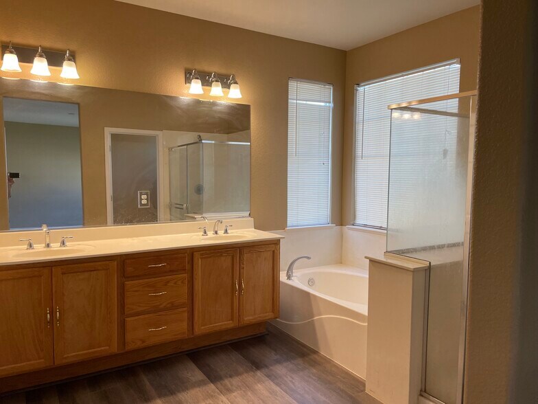 Building Photo - 157 Maidenhair St