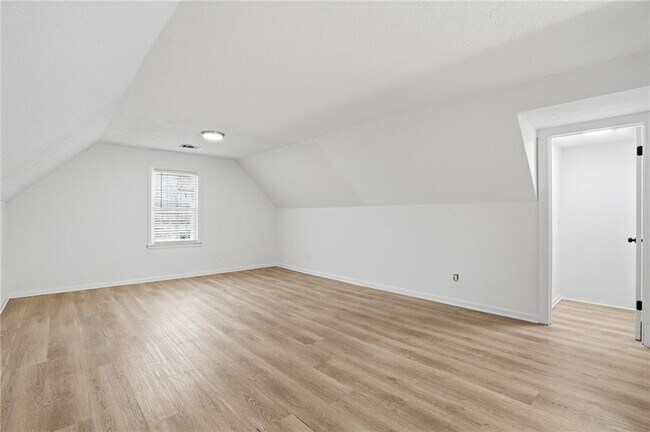 Building Photo - 313 Summit Ridge Dr