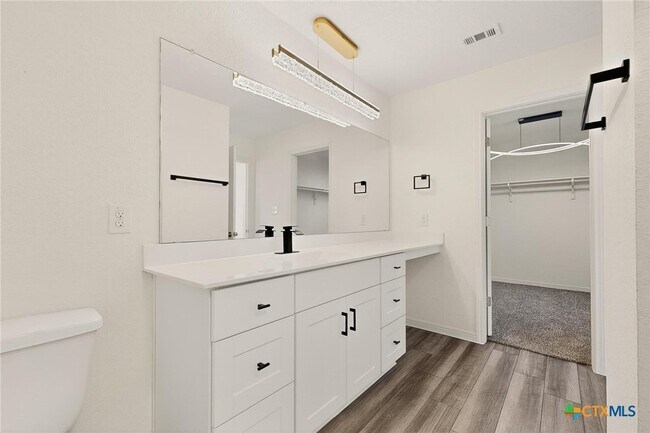 Building Photo - 361 Wren Ln