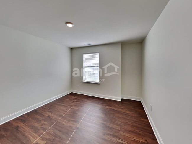 Building Photo - 788 Carnaby Ln