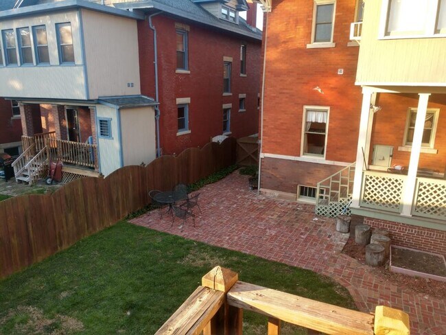 Building Photo - 1528 Quarrier St