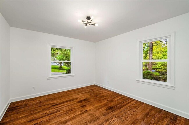 Building Photo - 1774 Laurelwood Dr SW