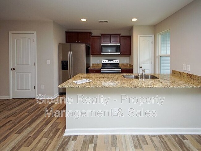 Building Photo - 557 Truman Dr