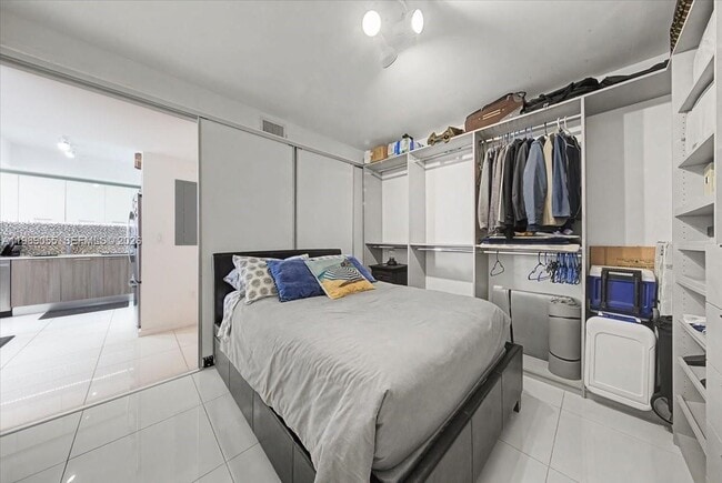 Building Photo - 5252 NW 85th Ave