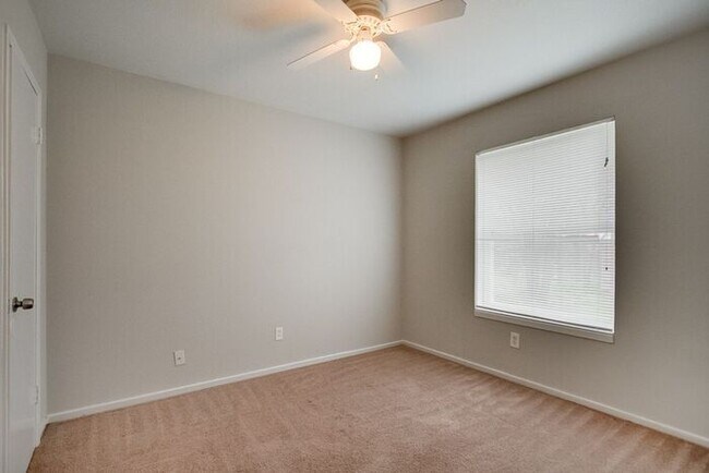 Building Photo - No Application Fee* Plus $250 Off First 2 ...