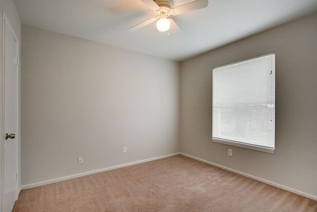 Building Photo - No Application Fees* $500 off 1st month re...