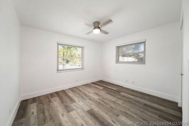 Building Photo - 518 Kingbird Cir