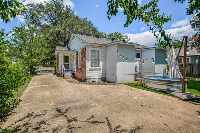 Building Photo - 1615 Westover Rd