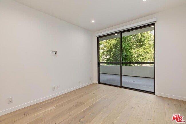 Building Photo - 2142 Century Park Ln