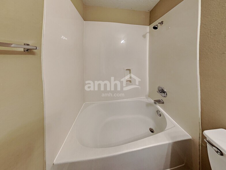 Building Photo - 706 Razee Ct