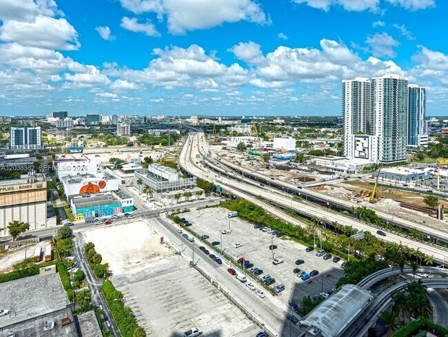 Building Photo - 1000 Biscayne Blvd