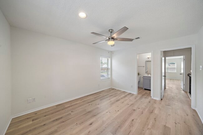 Building Photo - 1227 Country Pl Dr