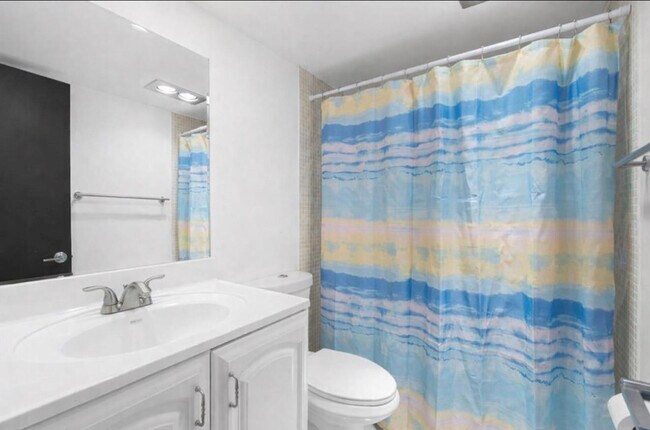 Building Photo - 500 Oaks Ln