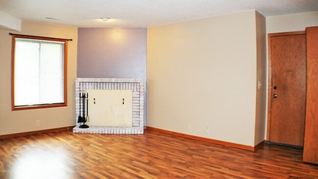 Building Photo - $1,125 | 2 Bedroom, 1.5 Bathroom 1st Floor Condo | No Pets | Sublease* | Available for August 1st...